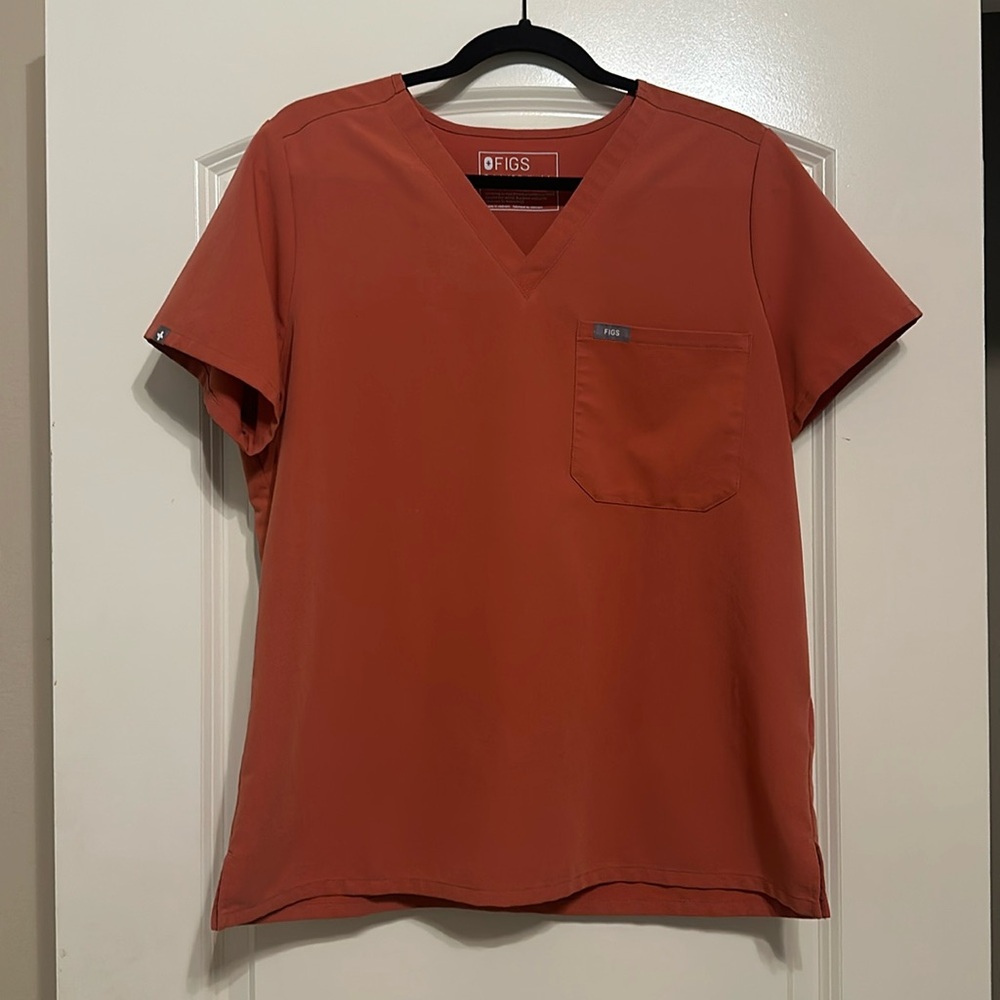 FIGS Zamora Jogger in medium tall. Casma 3 pocket top in large.